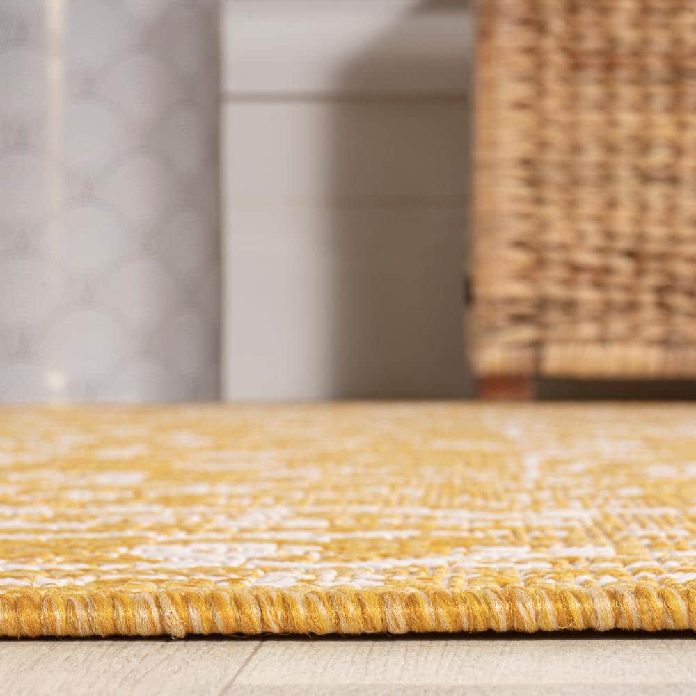 Medallion Mirage 5' Square Gray and Cream Boho-Chic Synthetic Rug