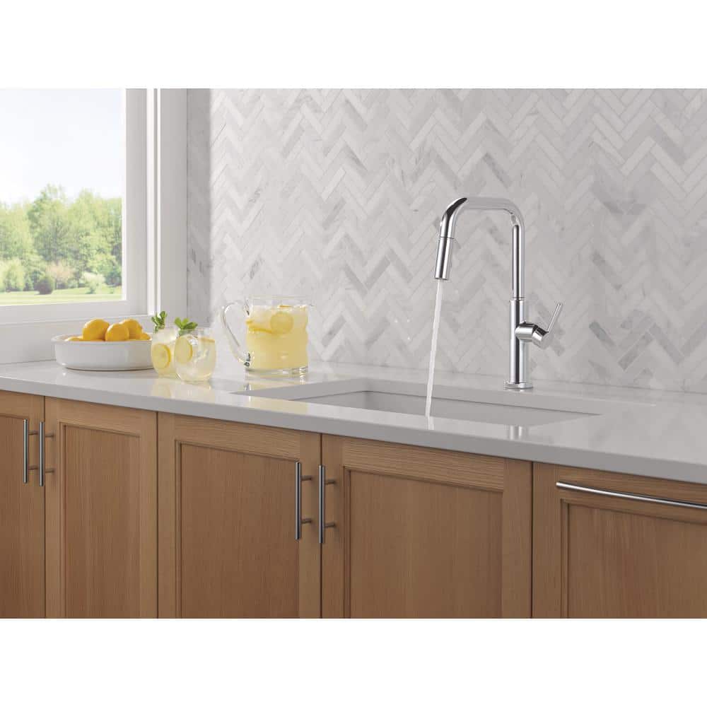 Chrome Single Handle Pull-Down Kitchen Faucet with Magnetic Docking