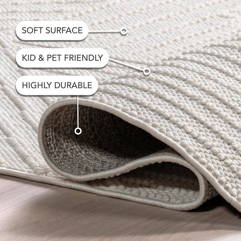 Makena Off-White Geometric High-Low 3' x 5' Area Rug