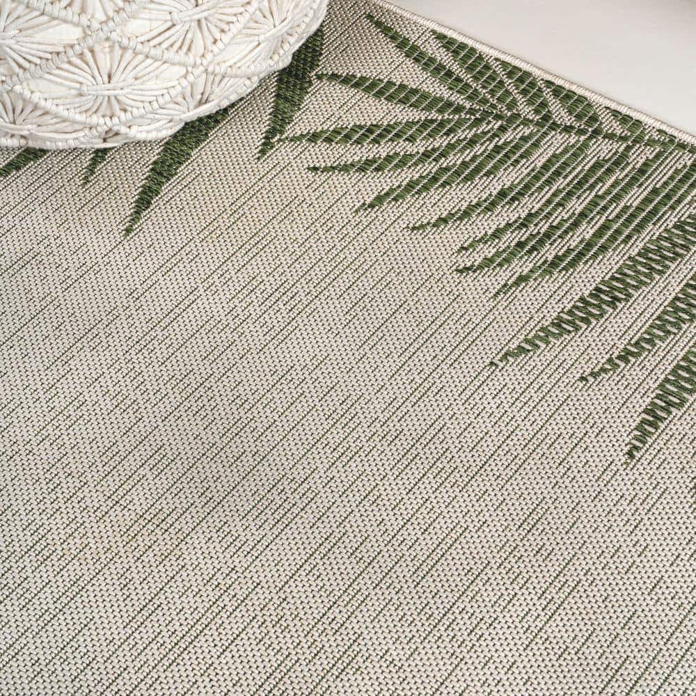 Isla Green and Cream Synthetic 4' x 6' Indoor/Outdoor Area Rug