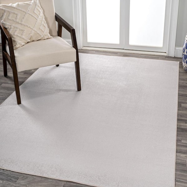JONATHAN Y Twyla Classic Light Gray 4 ft. x 6 ft. Solid Low-Pile Machine-Washable Area Rug