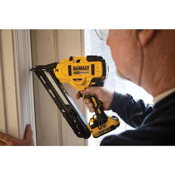 Clous Finition Angulés DeWalt 15ga - Longueur 2 Pouces - Lot De 2500 - Neuf En Paquet