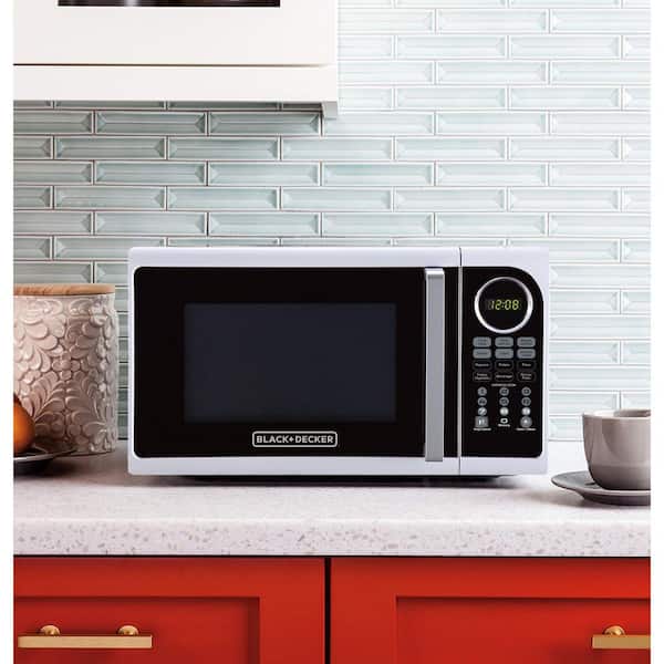 https://images.thdstatic.com/productImages/a0ca04b2-7ab2-42c6-bb66-f791a5bb4873/svn/white-black-decker-countertop-microwaves-em925acpx1-76_600.jpg