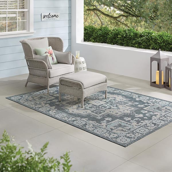 Slate Gray 5 ft. x 7 ft. Antique Medallion Indoor/Outdoor Area Rug