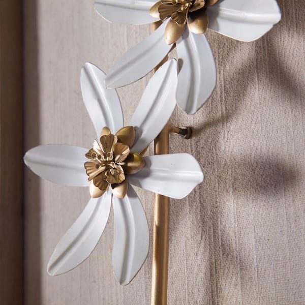 LuxenHome Flower Plaque Metal Work (Set of 2) WHA294 - The LuxenHome Flower Plaque Metal Work (Set of 2) WHA294 - The