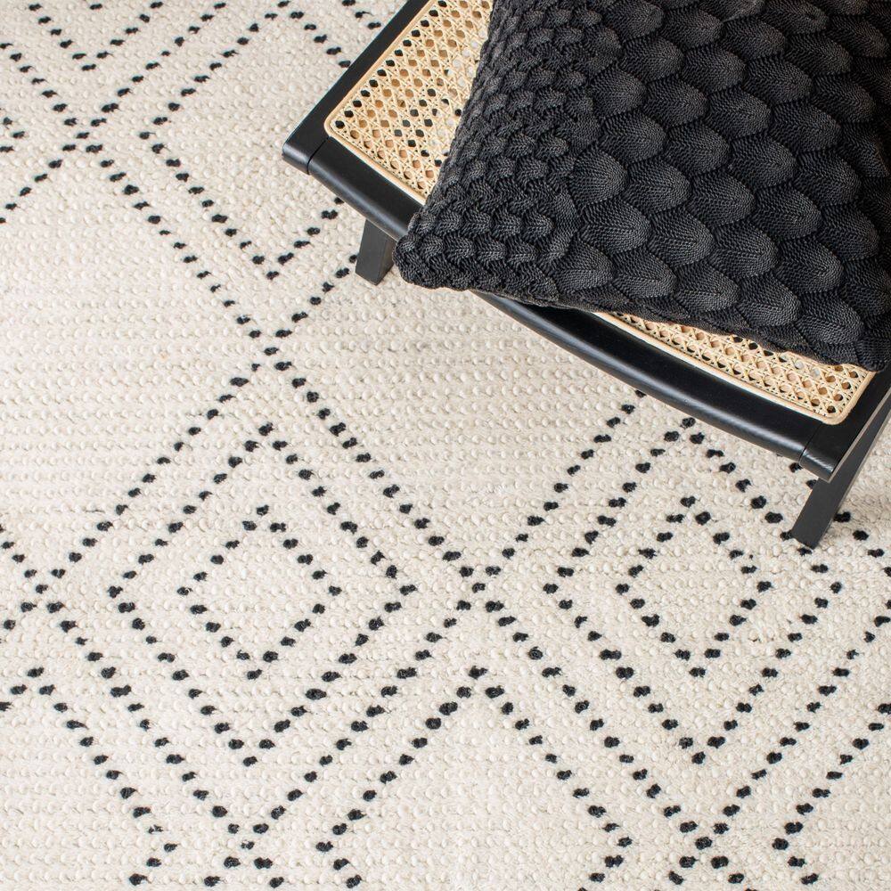 Ivory and Black Hand-Tufted Wool Shag Rug, 4' x 6'