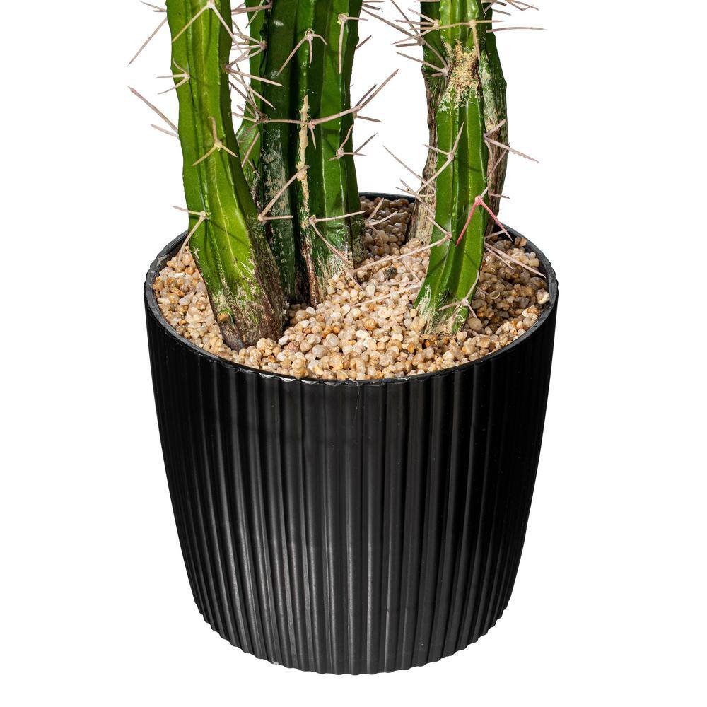 Green Plastic Potted Cactus Arrangement for Outdoor Tabletop