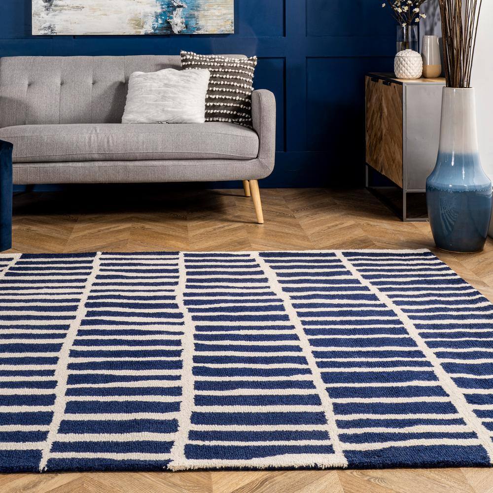 Navy and White Geometric Wool 8' x 10' Area Rug