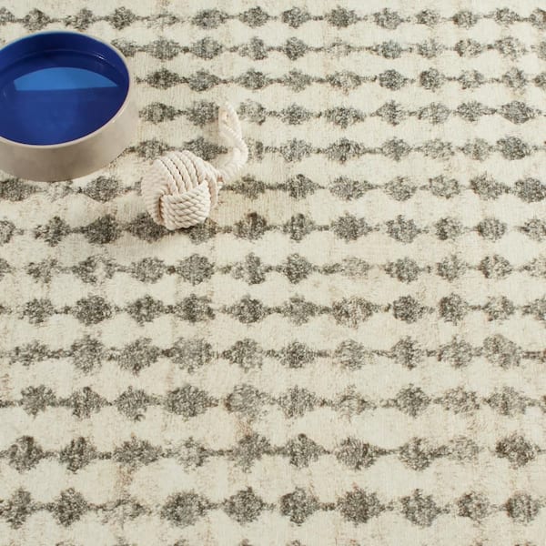 Izzy Machine Washable Grey 4 ft. x 6 ft. Indoor Area Rug