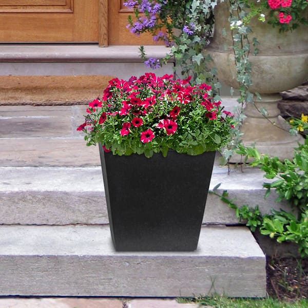 Tierra Verde Sonata Medium Black Rubber Recycled Self-Watering