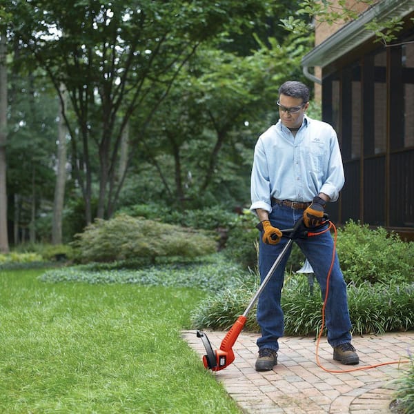 https://images.thdstatic.com/productImages/a1bebdbc-4135-4ab2-aee3-b41790b3f9a2/svn/black-decker-corded-leaf-blowers-bv3600st7700-a0_600.jpg