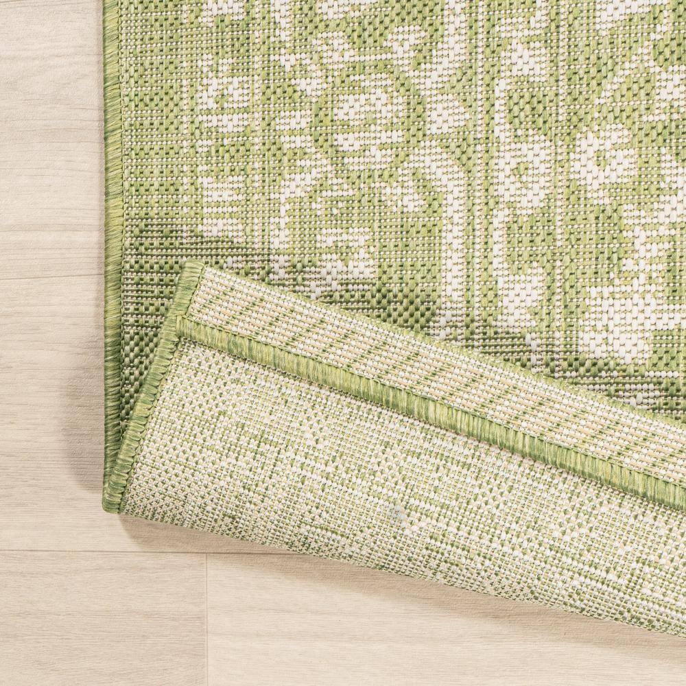 Green and Cream Synthetic Medallion Flat Woven Area Rug