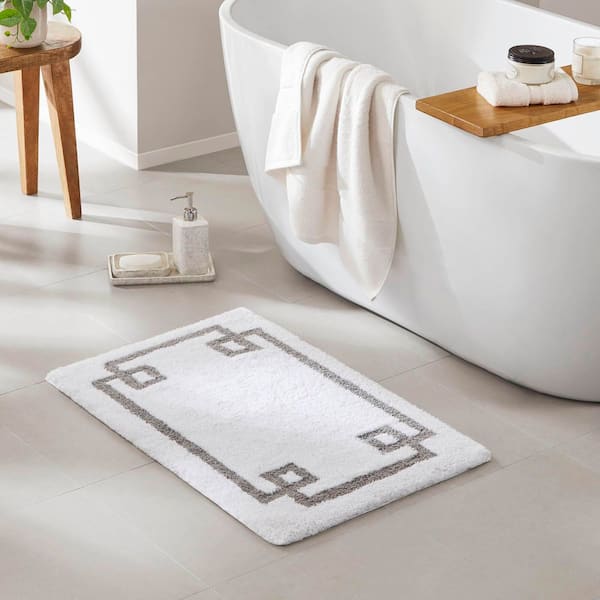Madison Park Ethan 20 in. x 30 in. White Tufted Cotton Rectangle Bath Rug