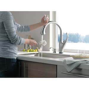 Addison Single-Handle Pull-Down Sprayer Kitchen Faucet with Touch2O Technology and MagnaTite Docking in Arctic Stainless