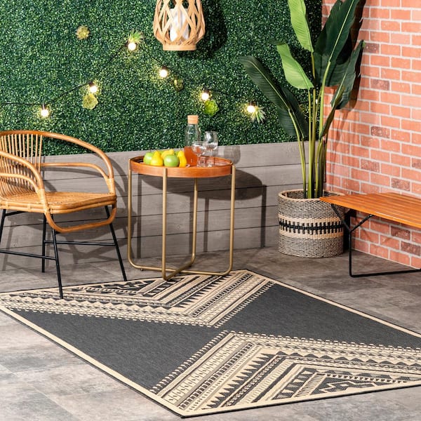 Landry Aztec Charcoal 5 ft. x 8 ft. Indoor/Outdoor Patio Area Rug
