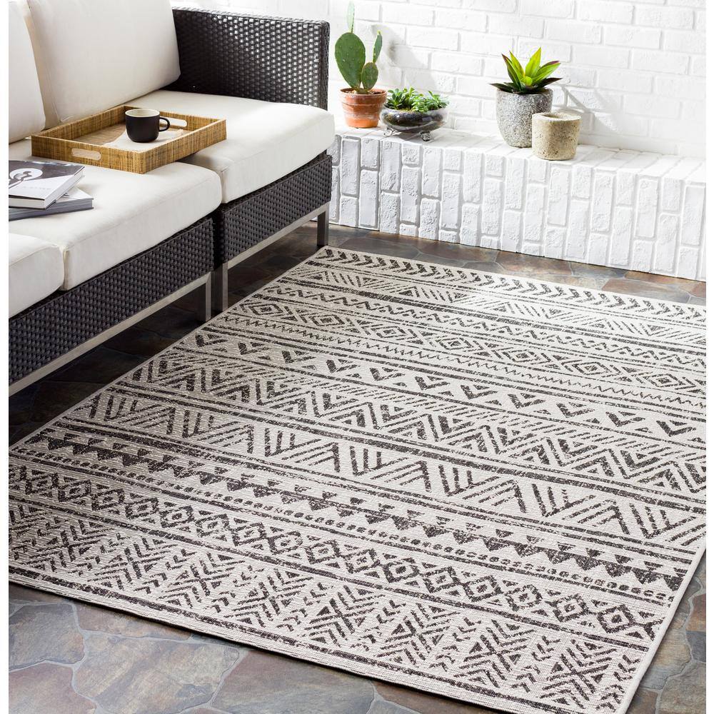 Charcoal and White Oval Synthetic Indoor/Outdoor Area Rug