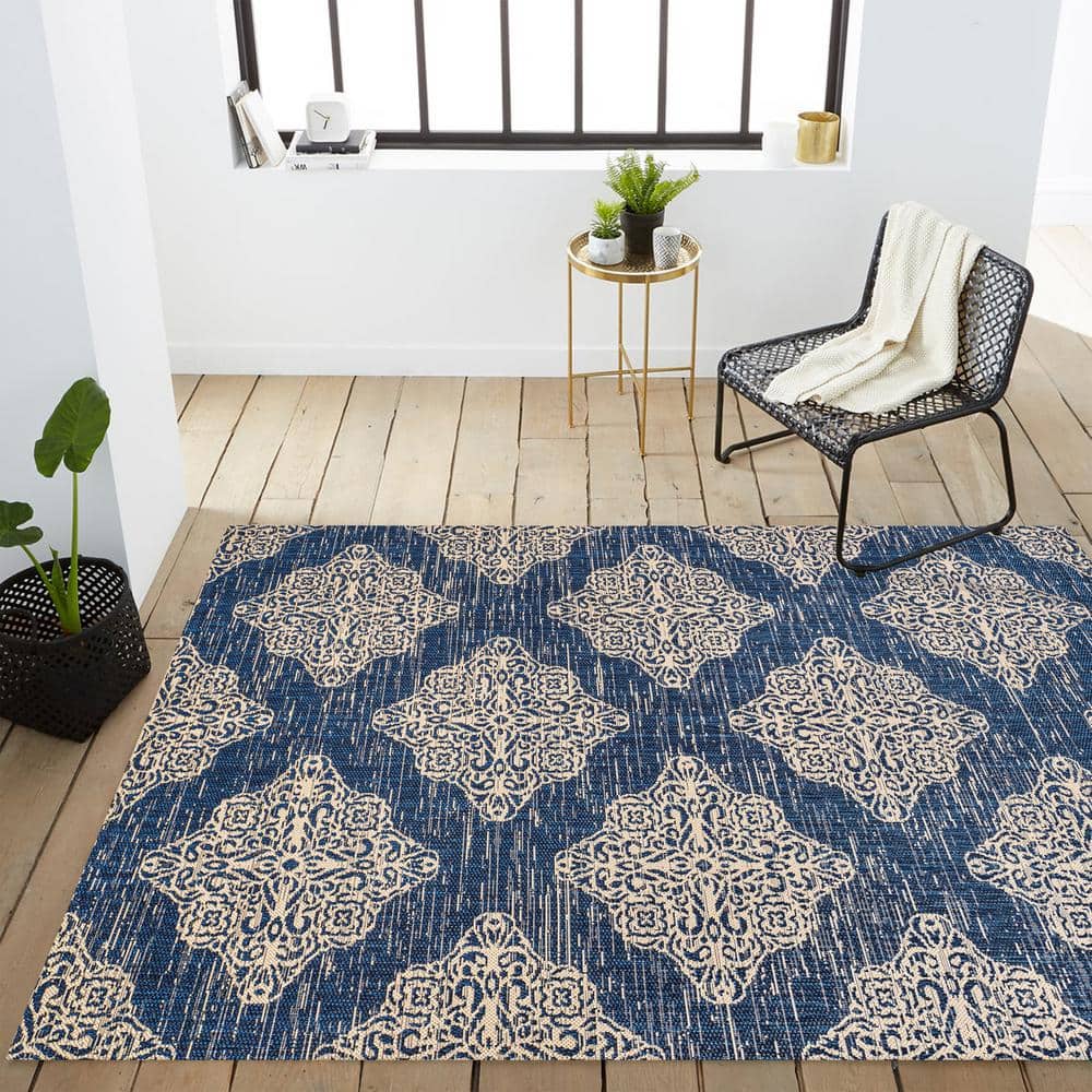 Navy/Beige Medallion 4'x6' Reversible Indoor/Outdoor Rug