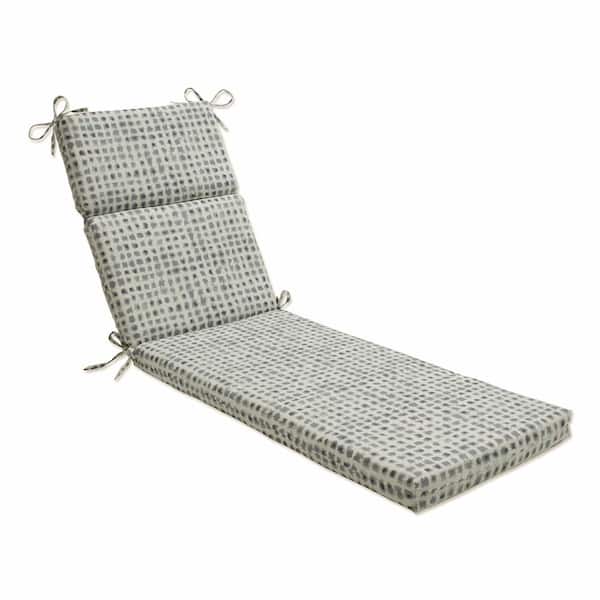 Pillow Perfect 21 x 28.5 Outdoor Chaise Lounge Cushion in Grey/Ivory Alauda