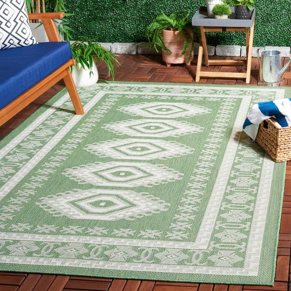 Bermuda Green/Ivory 4 ft. x 6 ft. Border Medallion Indoor/Outdoor Area Rug