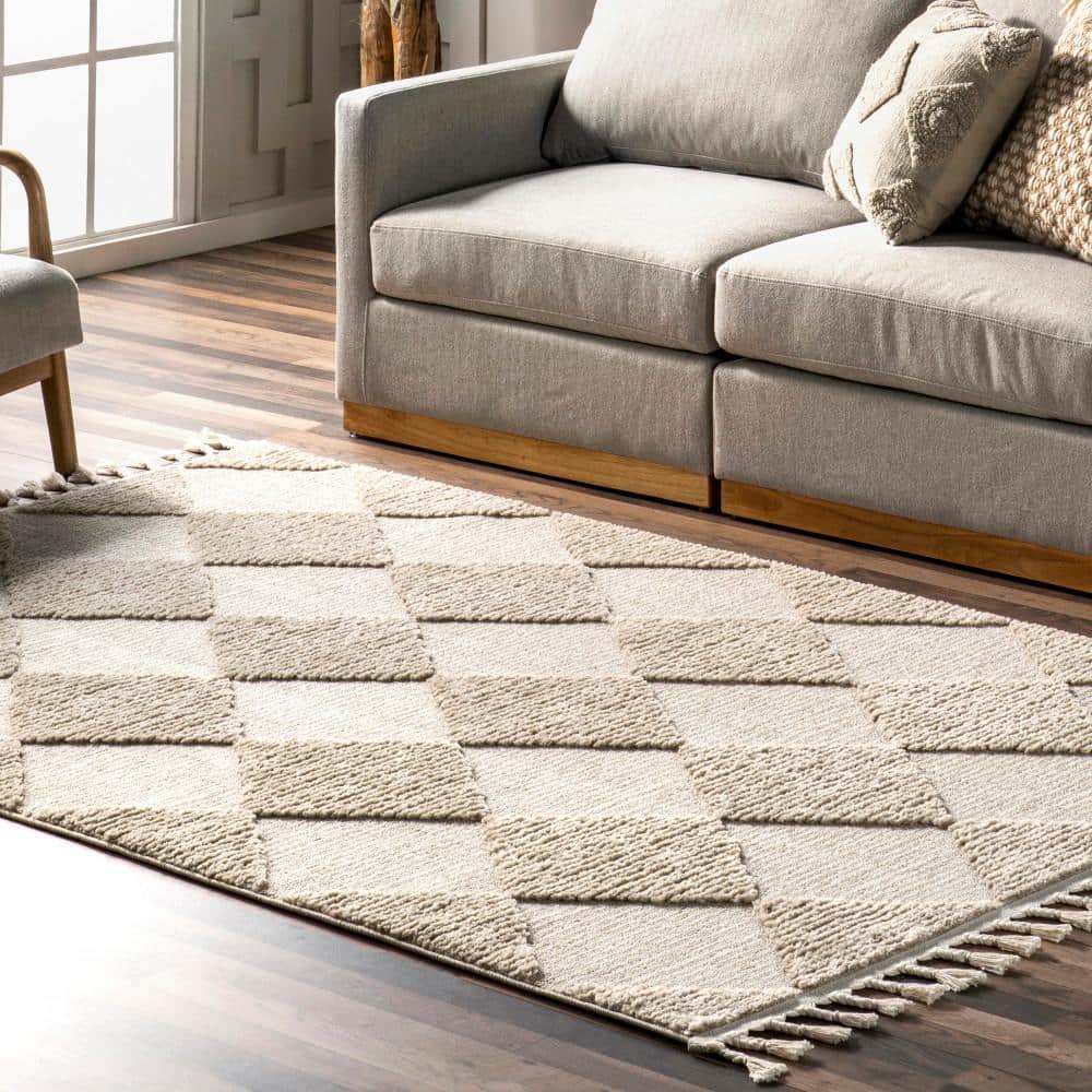 Beige Diamond Pattern Synthetic Area Rug with Tassels, 3' x 5'