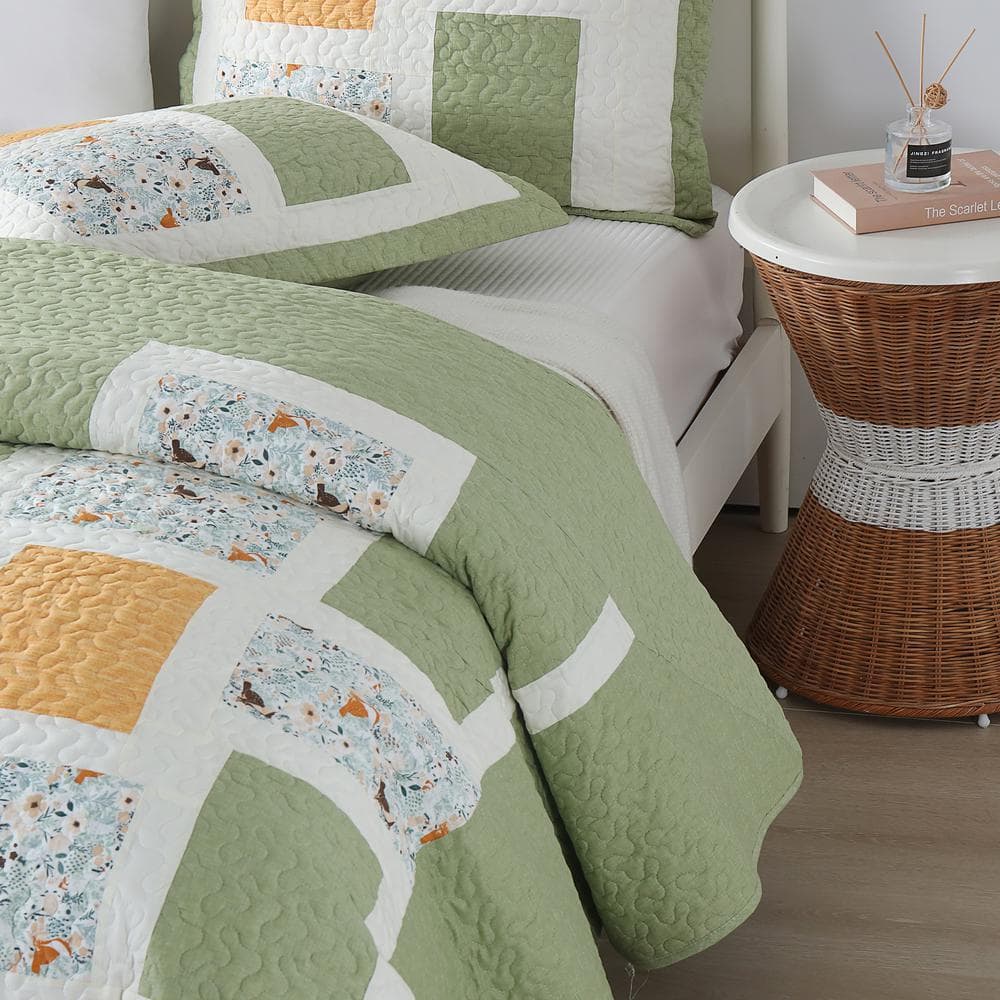 Green and Multicolor Cotton Patchwork Queen Quilt Set
