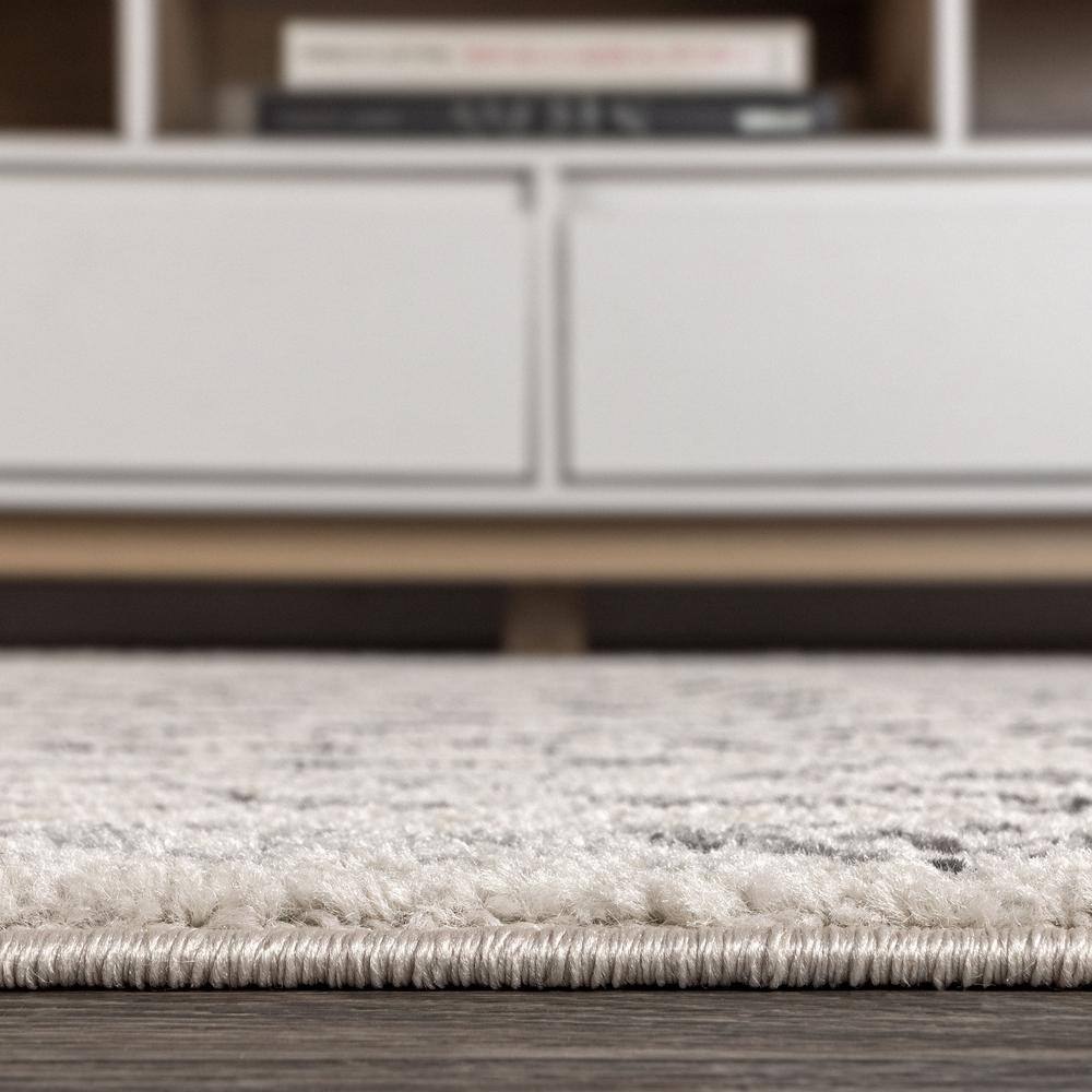 Ziri Moroccan Geometric Cream and Gray 3x5 Synthetic Area Rug