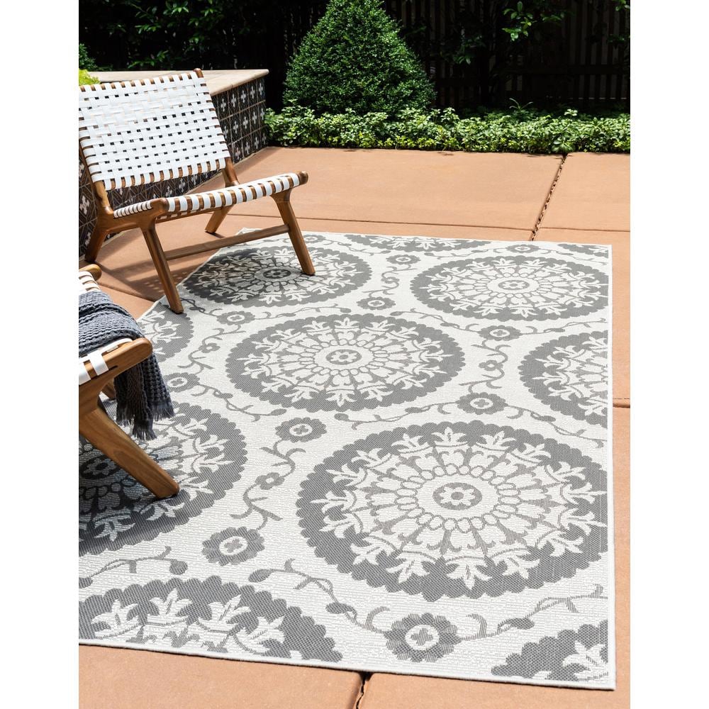 Gray Abstract Easy-Care Synthetic Outdoor Rug 9' x 12'