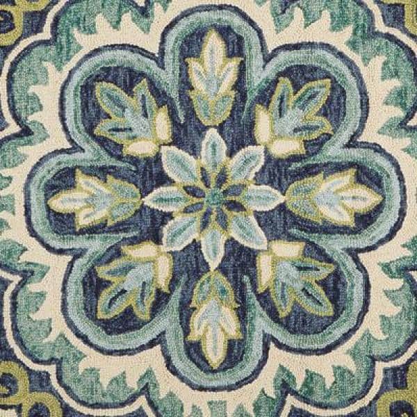 Handmade Blue and Green Floral Wool Round Area Rug