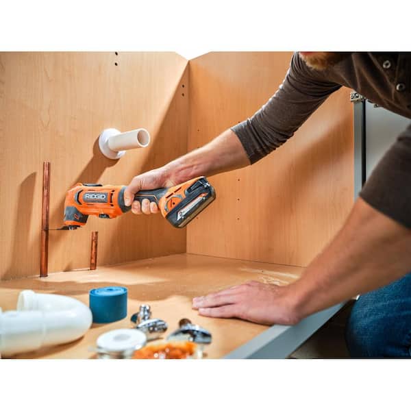 RIDGID - 18V Cordless Oscillating Multi-Tool with 2.0 Ah Battery and Charger