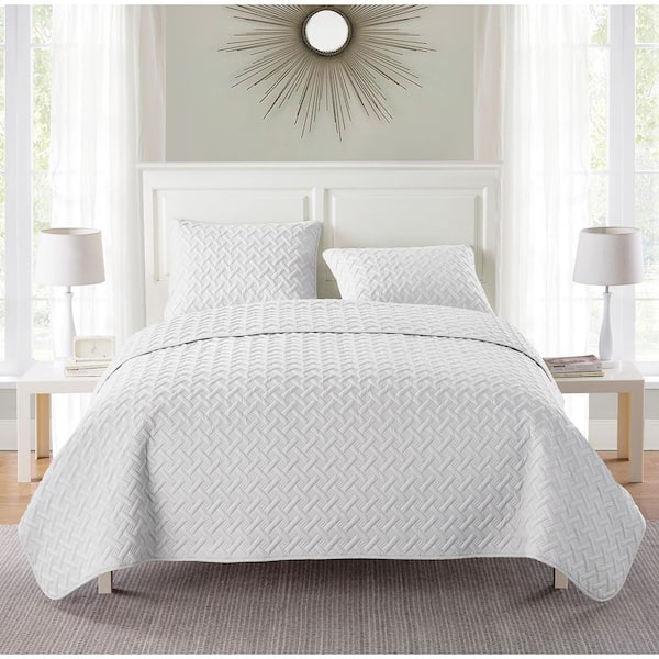 Nina Embossed 3 piece White Basketweave Microfiber Full/Queen Quilt Set