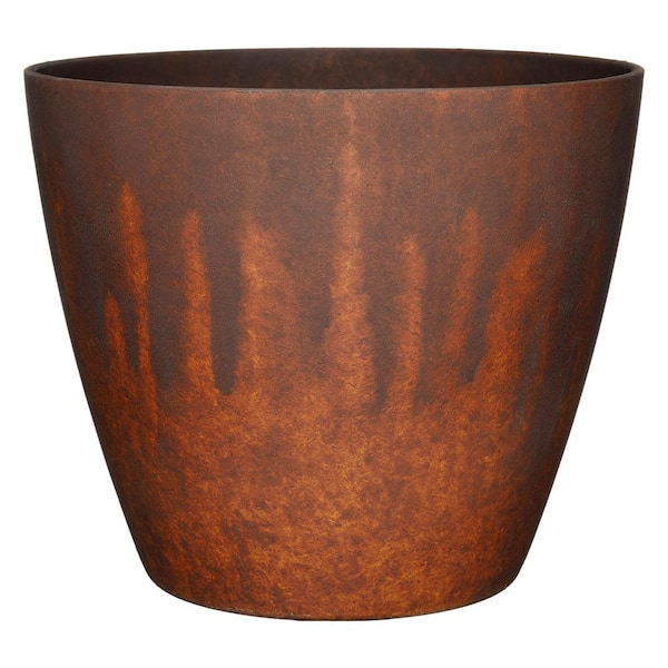 CHG CLASSIC HOME & GARDEN Vogue 8 in. Burnished Rust Resin Planter