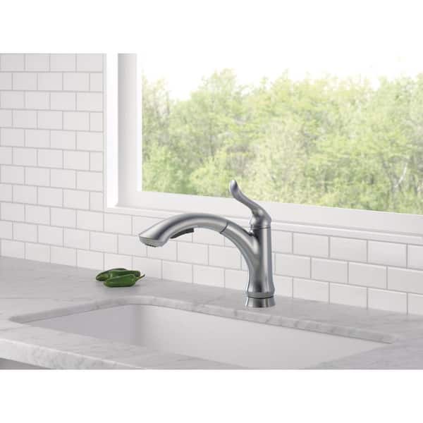 DELTA Linden Single-Handle Pull-Out Sprayer Kitchen Faucet in Arctic Stainless 