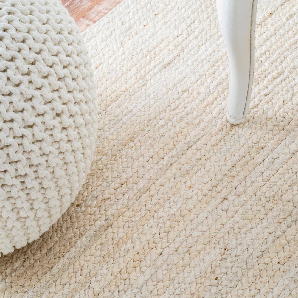 Handcrafted Off-White Oval Jute Area Rug, 4' x 6'