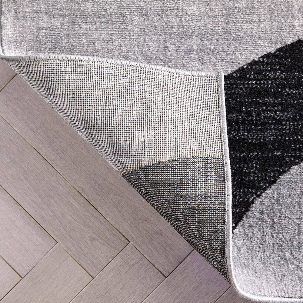 Gray Geometric 5' x 7' Stain-Resistant Area Rug