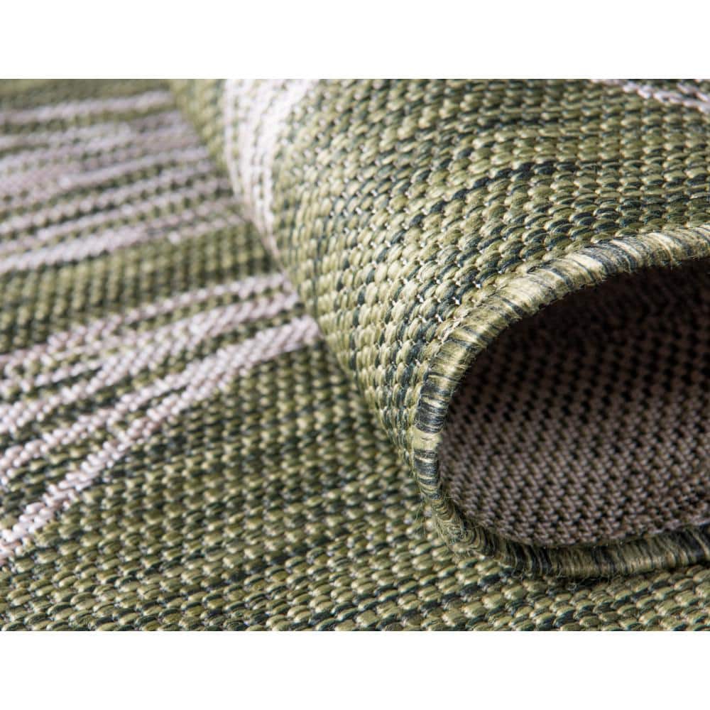 Green and Ivory Botanical Leaf Outdoor Rug, 9' x 12', Synthetic
