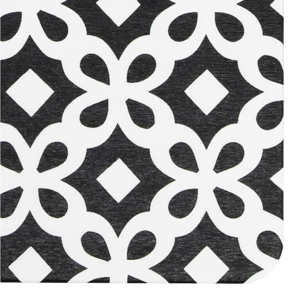 FloorPops White and Black 15.35 in. x 23.62 in. Quatrefoil Stone Non Slip  Bath Mat BATHW-BLKPATTERN - The Home Depot