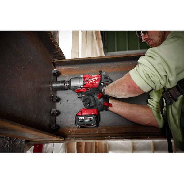 Milwaukee - M18 FUEL ONE-KEY 18V Lithium-Ion Brushless Cordless 3/4 in. Impact Wrench w Friction Ring w/5.0 ah Resistant Battery