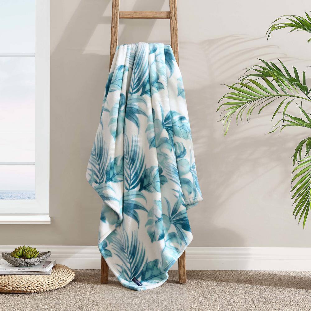 Waimea Bay Green Ultra Soft Plush Fleece Throw Blanket 50" x 70"