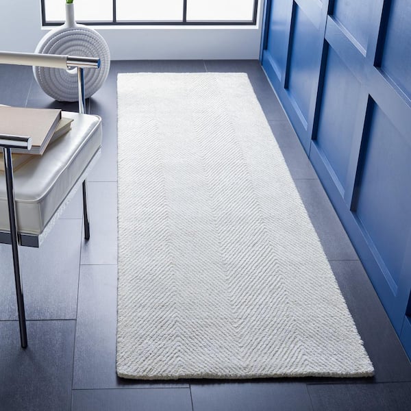 Soho Ivory/Beige 2 ft. x 10 ft. Solid Color Chevron Runner Rug