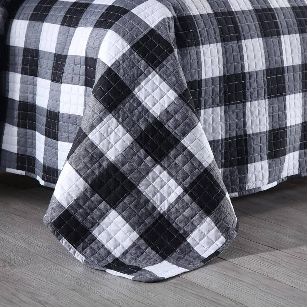 King Black and White Plaid Reversible Quilt Set