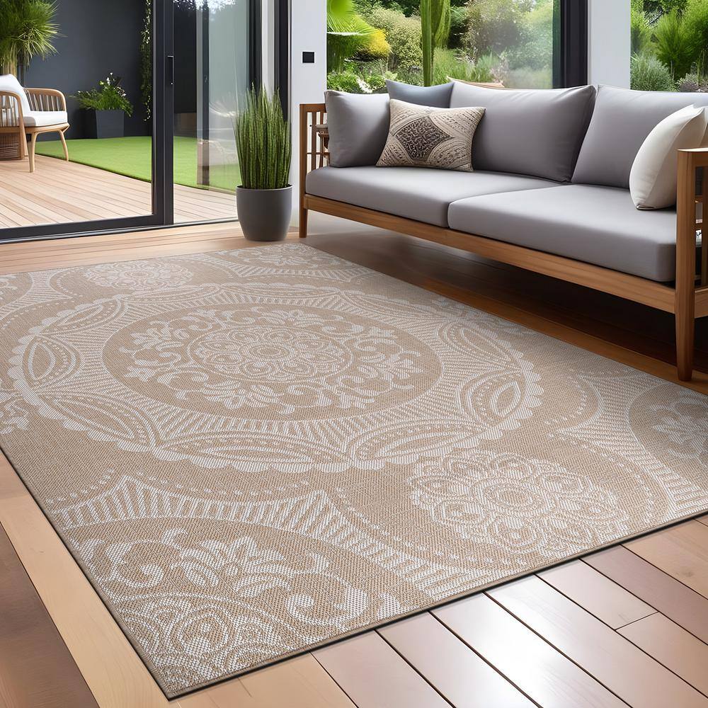 Beige and White Medallion Synthetic Indoor/Outdoor Rug 8' x 10'