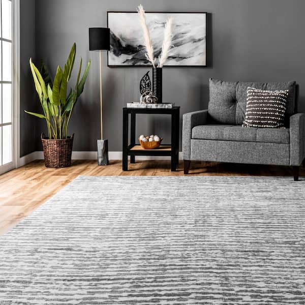 https://images.thdstatic.com/productImages/a3e02a46-e636-595c-8fe6-d6434ee0286f/svn/light-gray-nuloom-area-rugs-birv81a-406-31_600.jpg