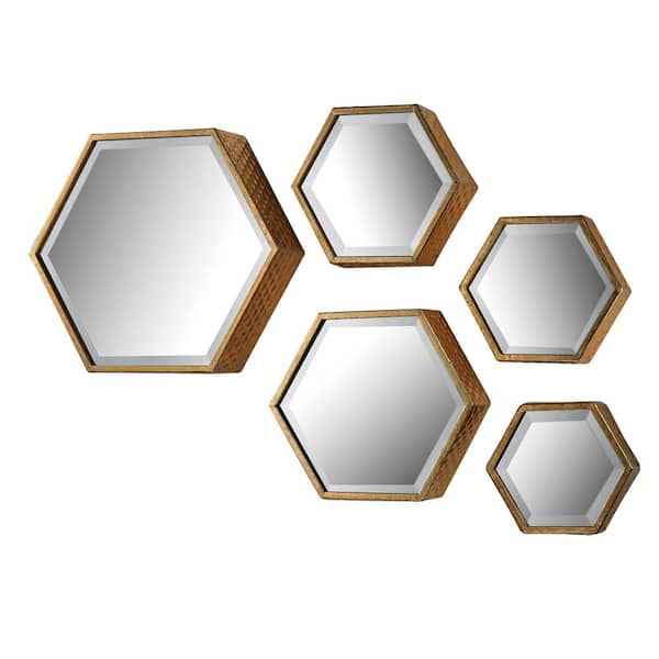 Unbranded Windsor 15.75 in. W x 13.75 in. H Metal Gold Wall Mirror