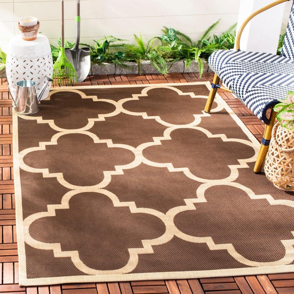 Reversible Easy-Care Black Synthetic 5' x 7' Outdoor Rug