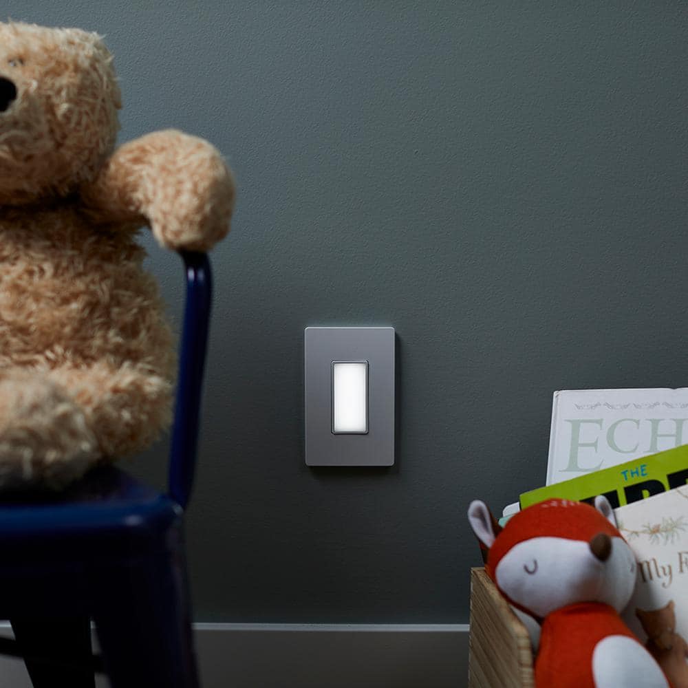 White Thermoplastic LED Night Light Outlet with Polycarbonate Wall Plate