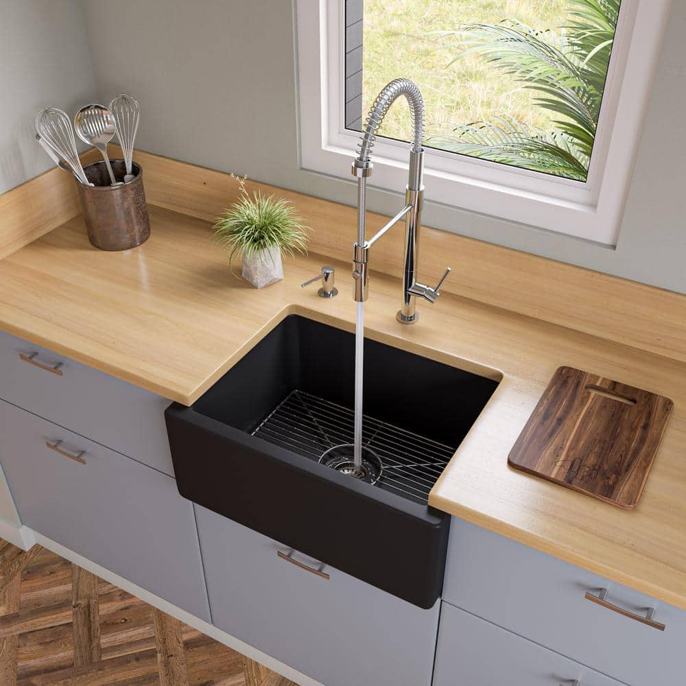 https://images.thdstatic.com/productImages/a4129684-7560-549c-b3c7-a77c5ee65e44/svn/black-matte-alfi-brand-farmhouse-kitchen-sinks-ab2418hs-bm-64_1000.jpg