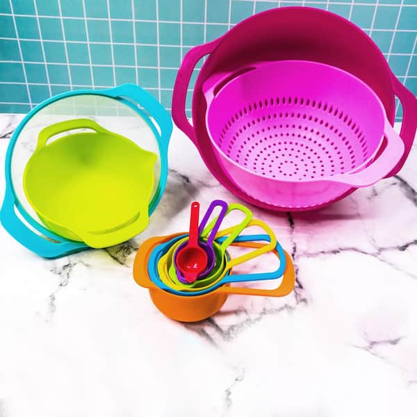 https://images.thdstatic.com/productImages/a41d3698-04b7-4881-85bd-14510cb6187f/svn/assorted-color-cheer-collection-measuring-cups-measuring-spoons-cc-15pcbwlset-4f_600.jpg