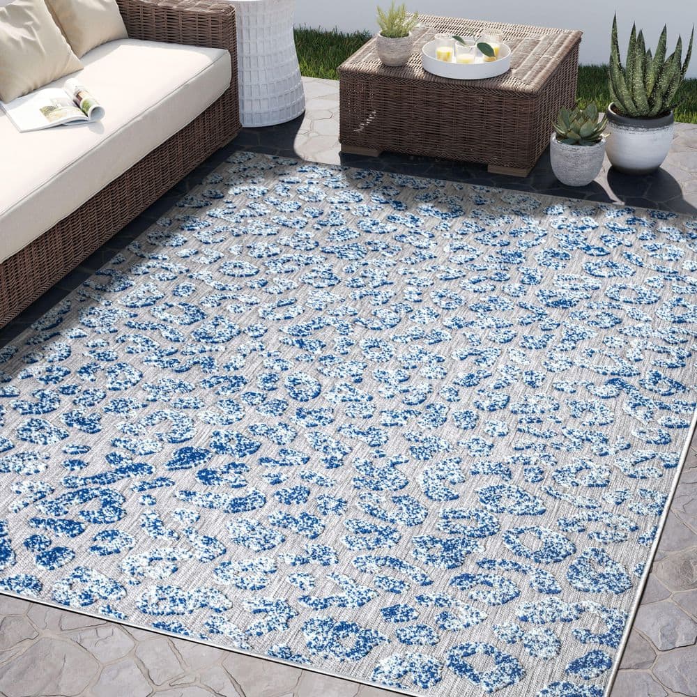 Hampton HAM230A Animal Print Cheetah Blue 5 ft. 3 in. x 7 ft. 6 in. Indoor/