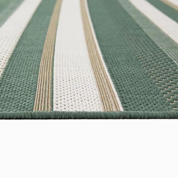 https://images.thdstatic.com/productImages/a43d506e-7dcd-41c9-b603-cd13f029f045/svn/green-hampton-bay-outdoor-rugs-3123247-1f_600.jpg