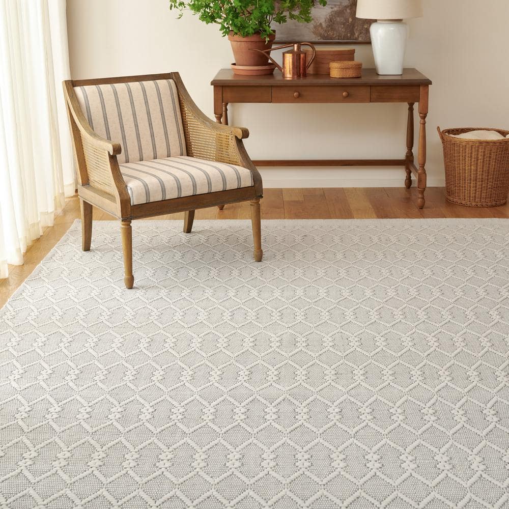 Ivory Hand-Tufted Wool and Synthetic Round Area Rug